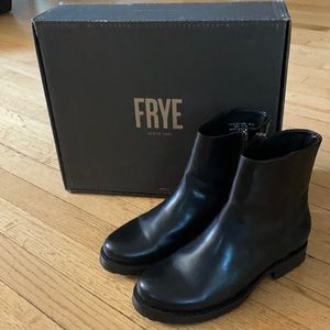 Frye Women’s Veronica Inside Zip, Black, Size 7.5